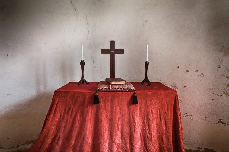 Travel, Dorset, altar